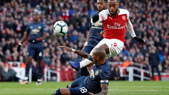 Ashley Young nói gì sau trận thua 0-2 trước Arsenal