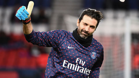 Thủ môn tuổi tứ tuần của PSG hay nhất làng bóng đá mùa này