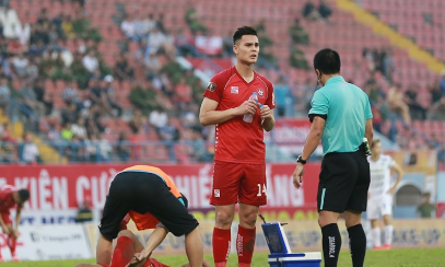 Trung vệ Adriano Schmidt đã được HLV Park Sang Heo cân nhắc