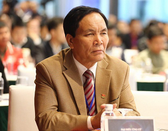 Ông Cấn Văn Nghĩa bức xúc sau khi xin từ chức
