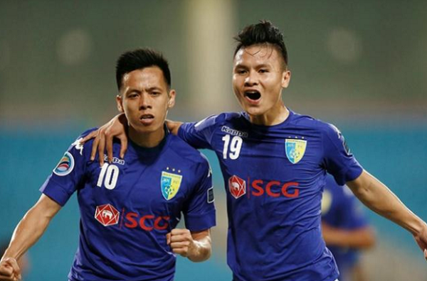 Phóng viên Fox Sports đánh giá cao Văn Quyết hơn Quang Hải
