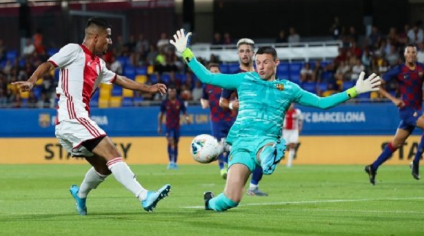 U19 Barca vừa ra mắt SVĐ mới đã thất bại trước Ajax