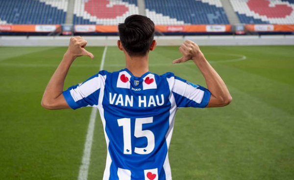 CLB Hà Nội tiết lộ mức lương khủng Văn Hậu nhận từ Heerenveen