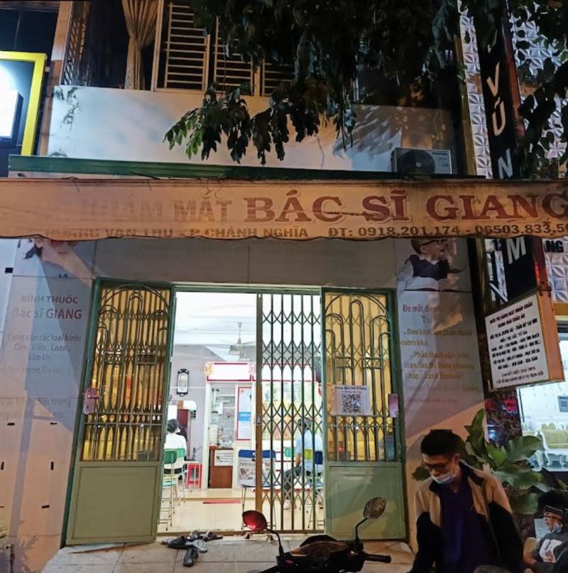 Bác sĩ Huỳnh Trần Dương Giang