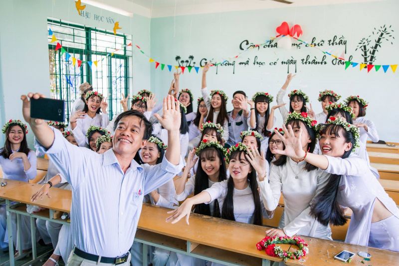 Bài nghị luận xã hội bày tỏ lòng biết ơn đối với thầy cô giáo số 8