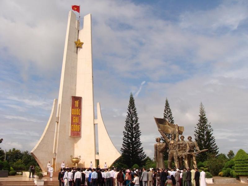VIẾT CHO NGƯỜI NẰM XUỐNG
