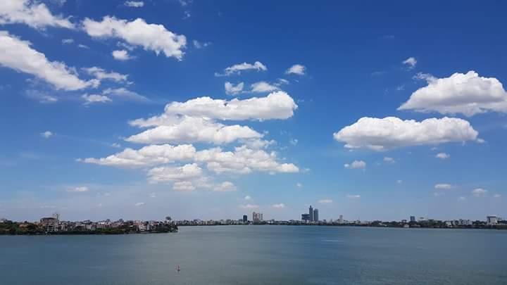 NẮNG THÁNG TƯ