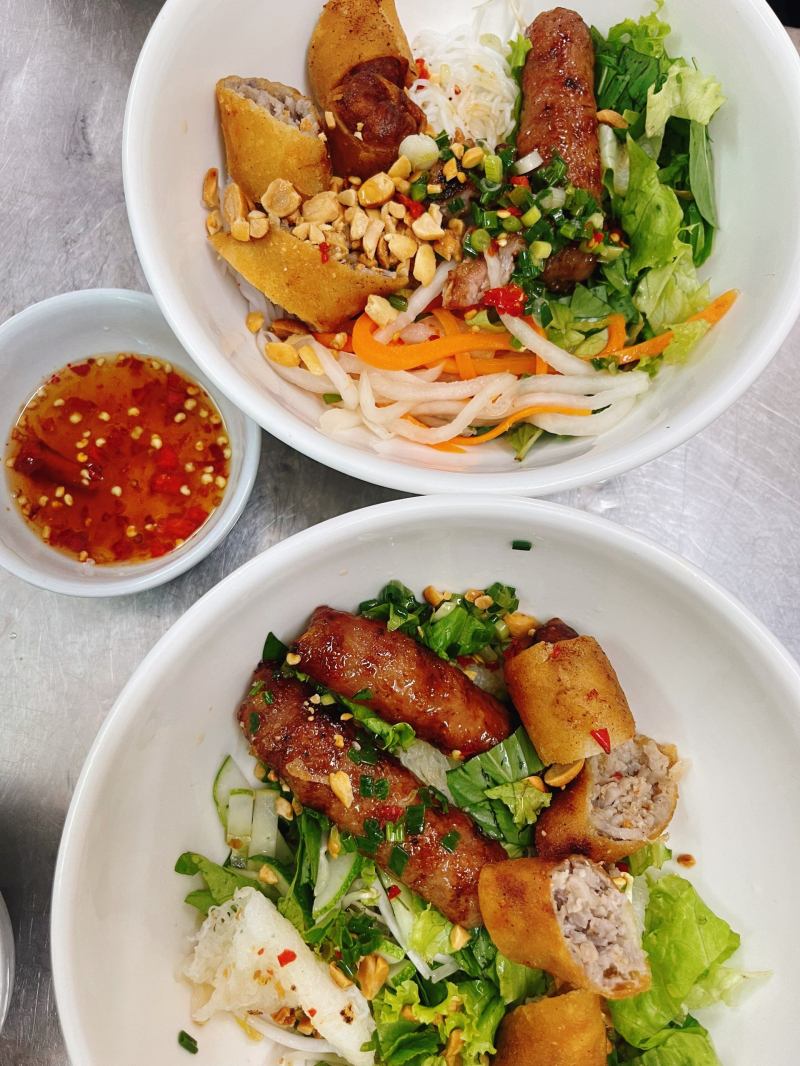 Bún Thịt Nướng Cô My