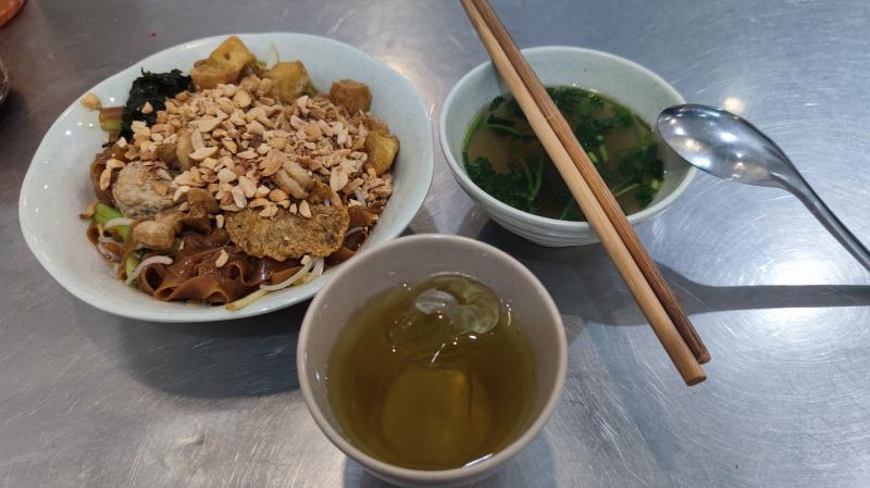 Cô Hằng Bánh Đa Cua Hải Phòng