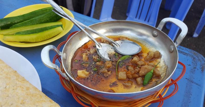 Phần kho quẹt tốp mỡ hấp dẫn tại quán