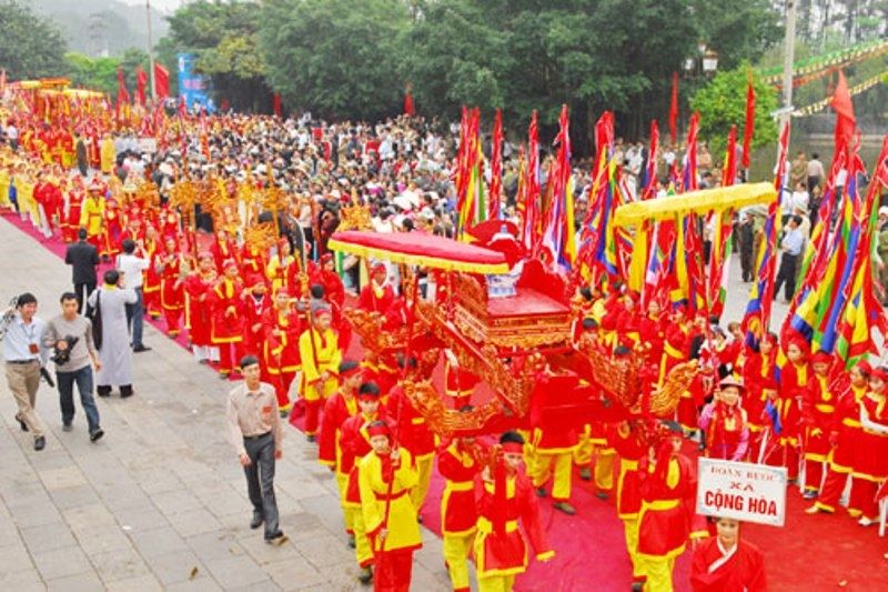 Nhân dân tham gia lễ rước nước