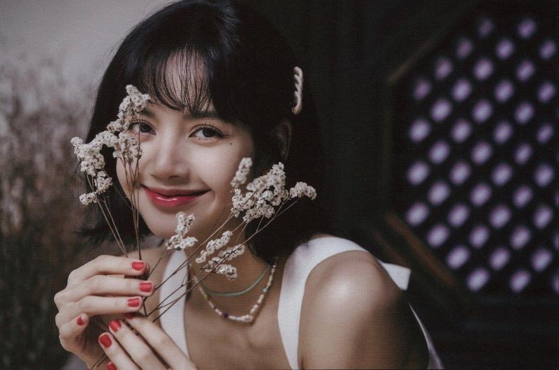 Nữ ca sĩ Lisa