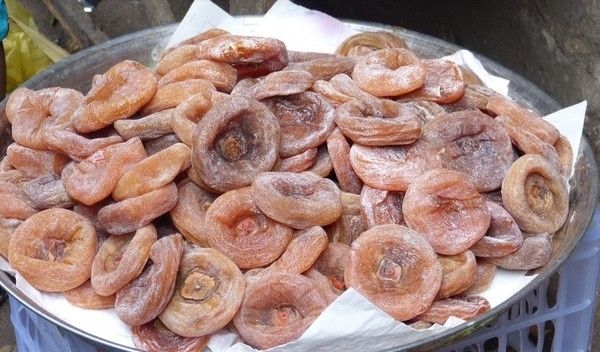 Mứt hồng còn có công dụng chống suy nhược, chữa ho, chữa tiểu đêm