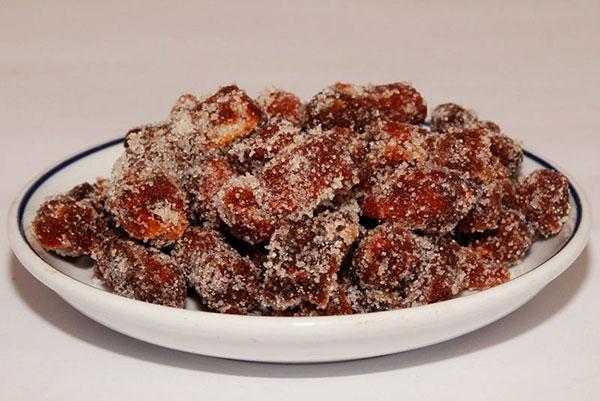 Mứt me có màu sắc đẹp mắt, với vị chua ngọt thơm ngon