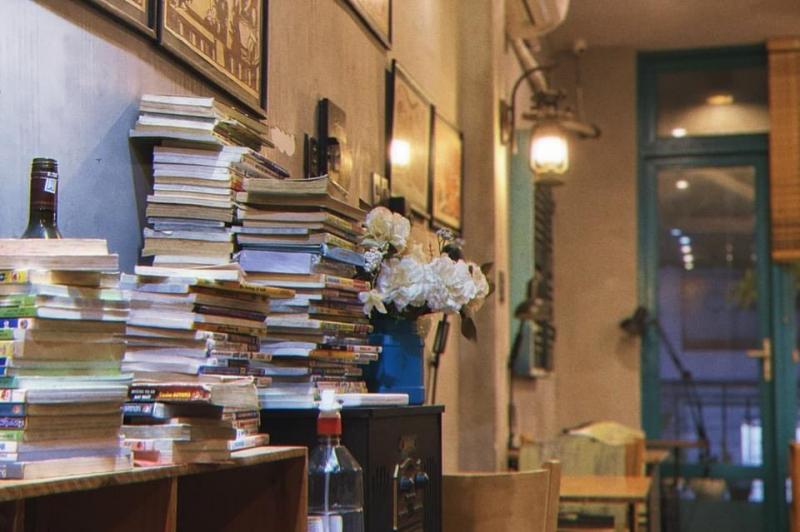 Slowee Coffee & Book