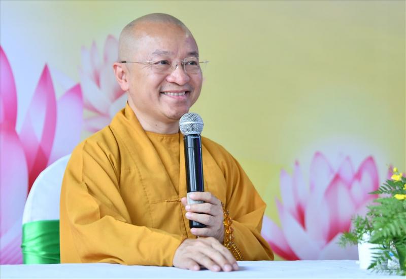 Thầy Thích Nhật Từ là một trong những nhà sư nổi tiếng nhất tại Việt Nam và là trụ trì của ngôi chùa Giác Ngộ được nhiều Phật tử biết tới