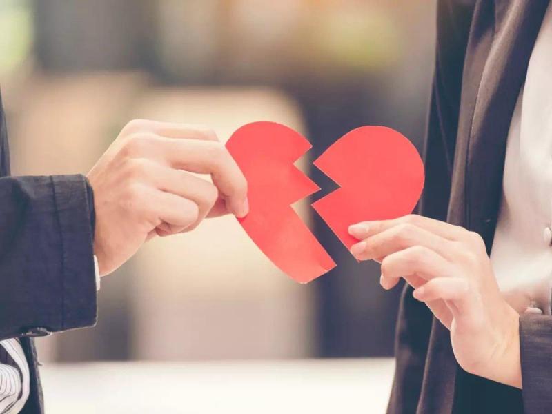 Tình yêu dễ đổ vỡ