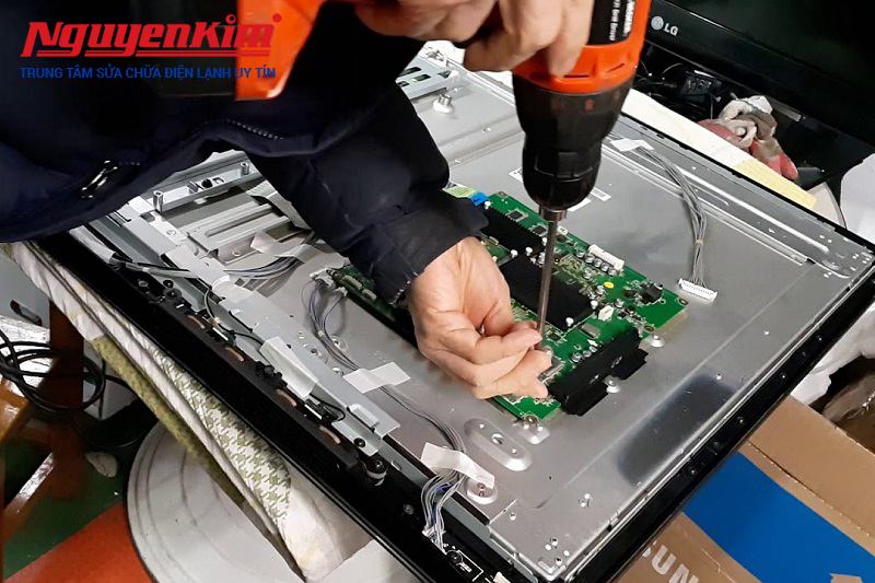 Trung tâm cam kết thợ sửa tay nghề cao có nhiều năm kinh nghiệm, nếu không cần thiết có thể sửa tại nhà, với linh kiện chính hãng có bảo hành dài hạn.