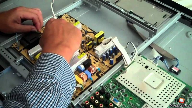 Nhân viên có hình thức chuyên nghiệp, đồng phục gọn gàng, xử lý hết rác thải sau khi làm xong, dọn dẹp lại ngăn nắp, sạch sẽ.
