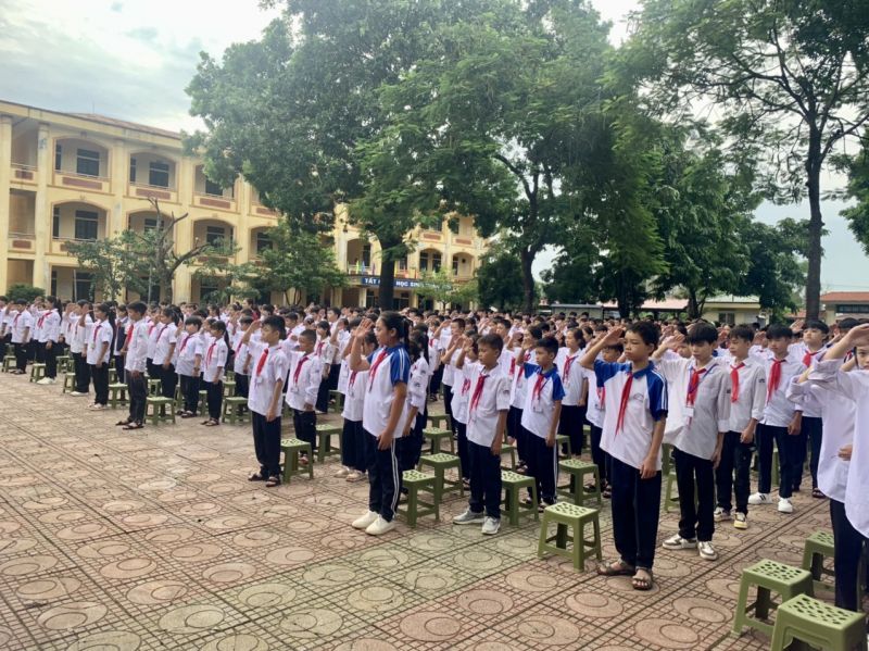 Trường THCS Khánh Thượng