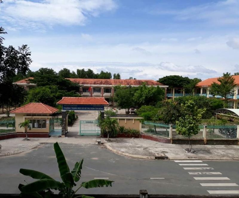 Trường THCS Thị Trấn Tân Hưng