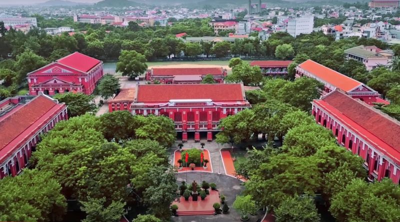 Trường THPT Chuyên Quốc Học Huế