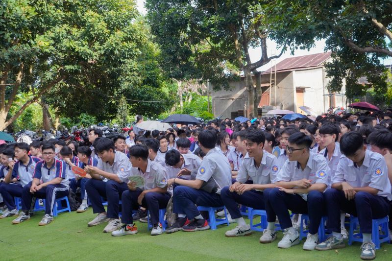 Trường THPT Văn Hiến